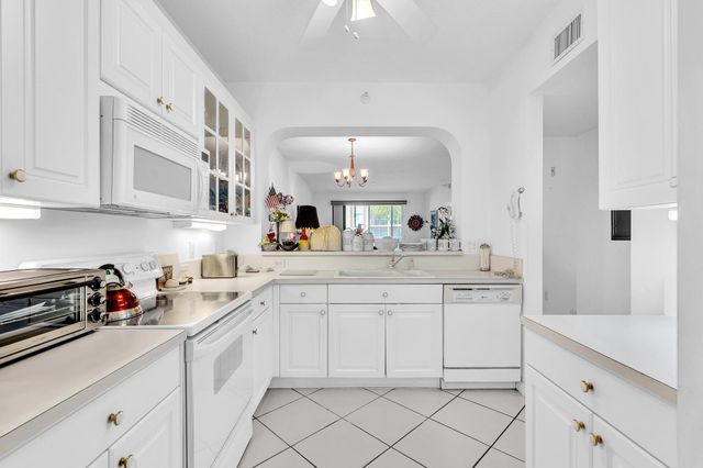 7623 Southampton Terrace 211, Tamarac, FL 33321