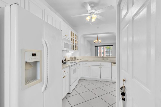 7623 Southampton Terrace 211, Tamarac, FL 33321