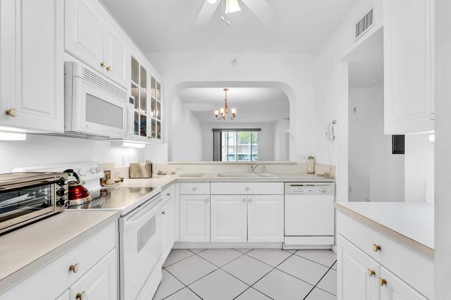 7623 Southampton Terrace 211, Tamarac, FL 33321