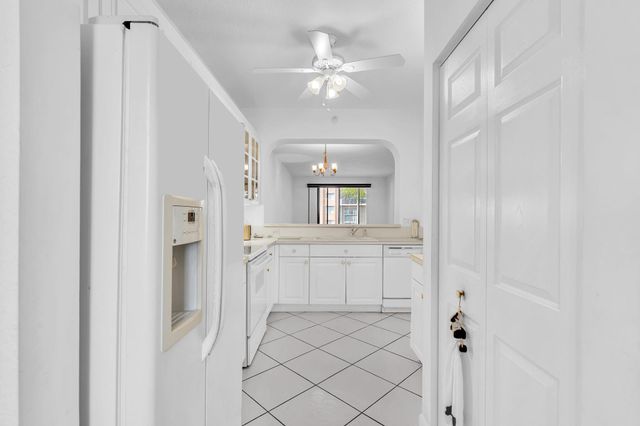 7623 Southampton Terrace 211, Tamarac, FL 33321