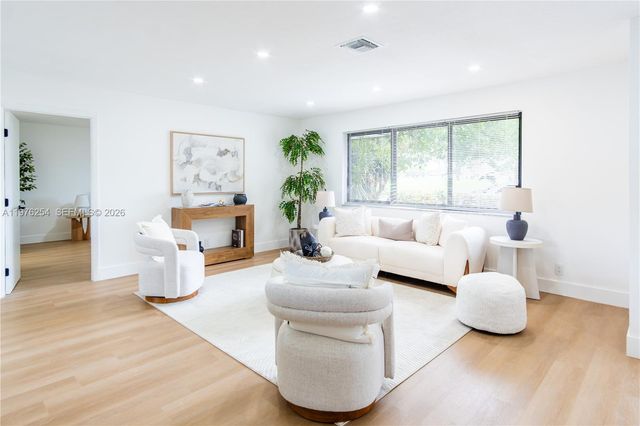 7951 SW 30th St, Davie, FL 33328