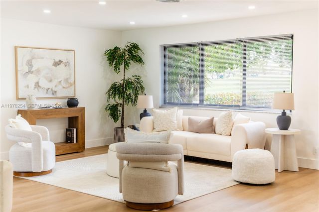 7951 SW 30th St, Davie, FL 33328