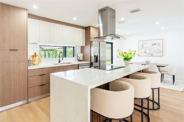 7951 SW 30th St, Davie, FL 33328