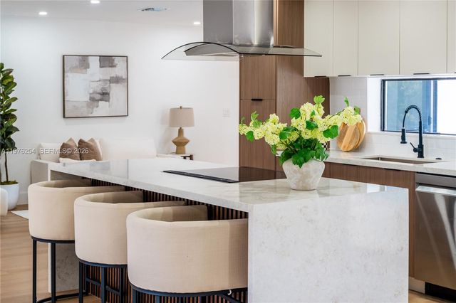 7951 SW 30th St, Davie, FL 33328