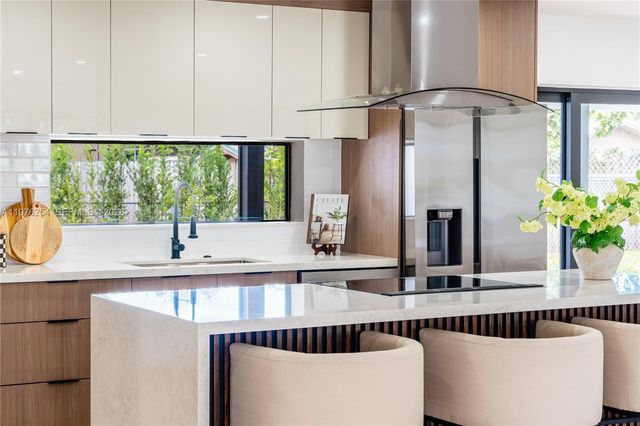 7951 SW 30th St, Davie, FL 33328