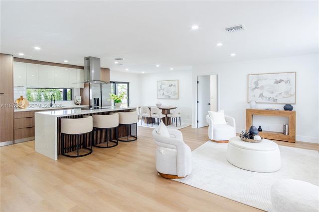 7951 SW 30th St, Davie, FL 33328