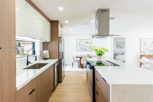 7951 SW 30th St, Davie, FL 33328