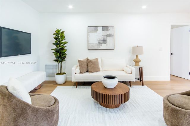 7951 SW 30th St, Davie, FL 33328