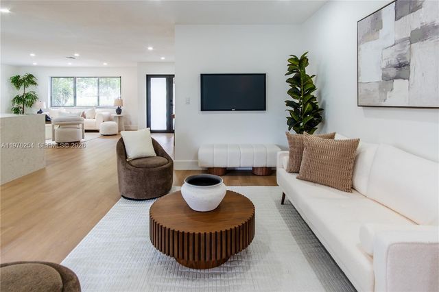 7951 SW 30th St, Davie, FL 33328