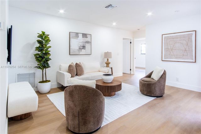 7951 SW 30th St, Davie, FL 33328