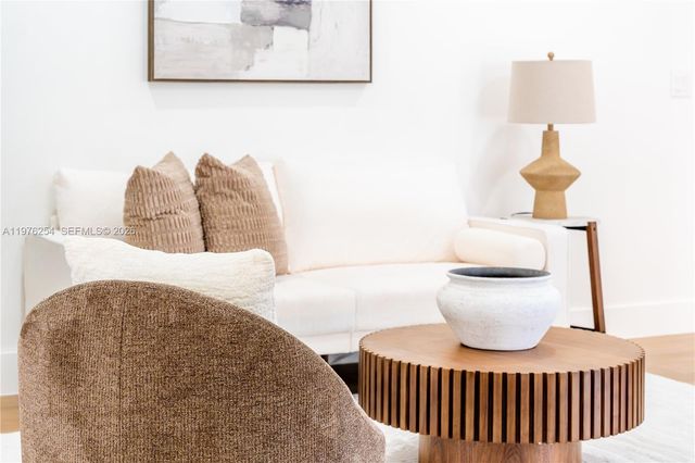 7951 SW 30th St, Davie, FL 33328