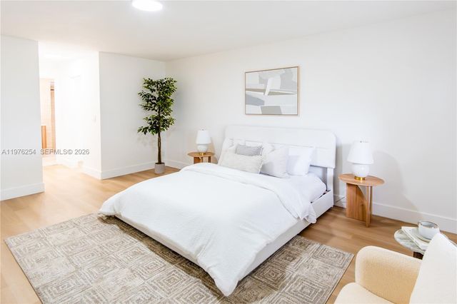 7951 SW 30th St, Davie, FL 33328