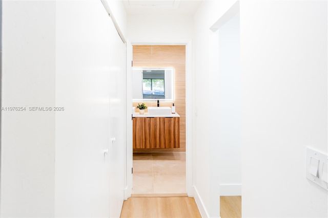 7951 SW 30th St, Davie, FL 33328