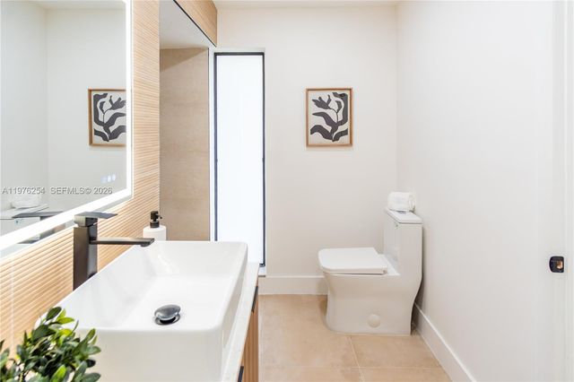 7951 SW 30th St, Davie, FL 33328