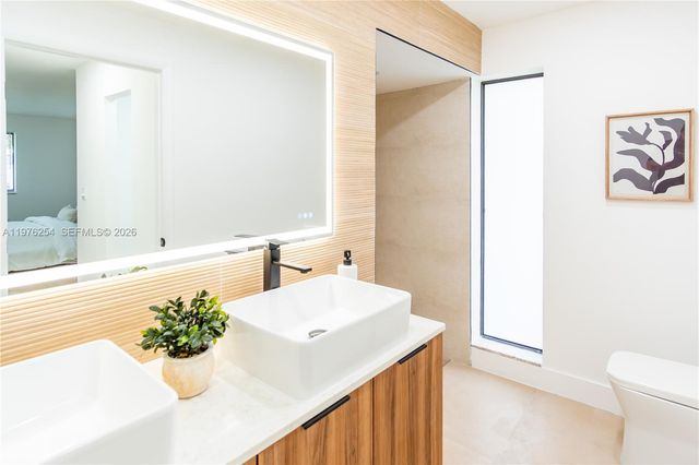 7951 SW 30th St, Davie, FL 33328