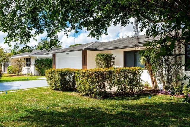 7951 SW 30th St, Davie, FL 33328