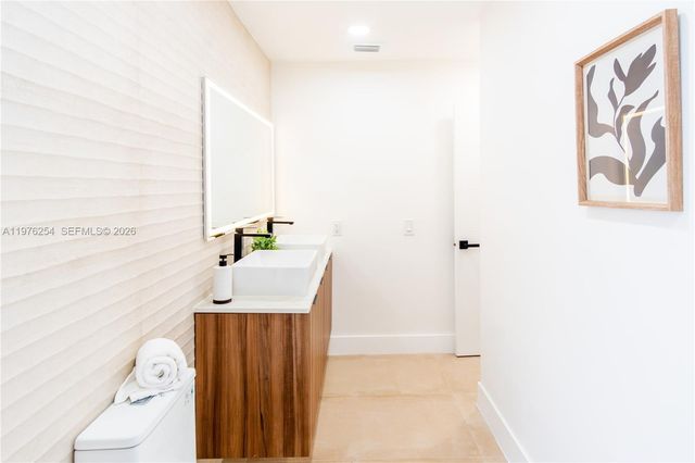 7951 SW 30th St, Davie, FL 33328