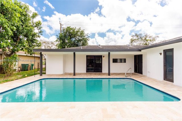 7951 SW 30th St, Davie, FL 33328