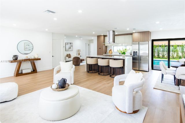 7951 SW 30th St, Davie, FL 33328