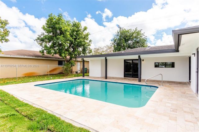 7951 SW 30th St, Davie, FL 33328