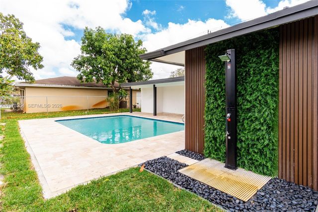 7951 SW 30th St, Davie, FL 33328