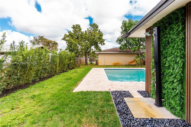 7951 SW 30th St, Davie, FL 33328