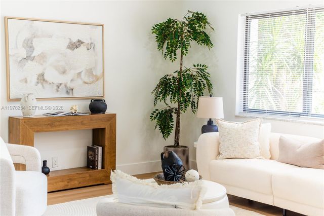 7951 SW 30th St, Davie, FL 33328