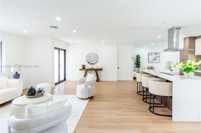 7951 SW 30th St, Davie, FL 33328