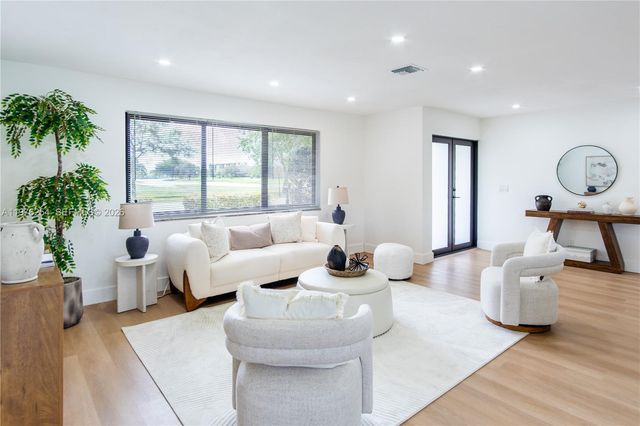 7951 SW 30th St, Davie, FL 33328