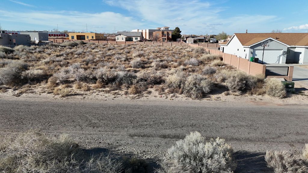 Image 2 of property listing at 1867 12th Avenue SE, Rio Rancho, NM 87124