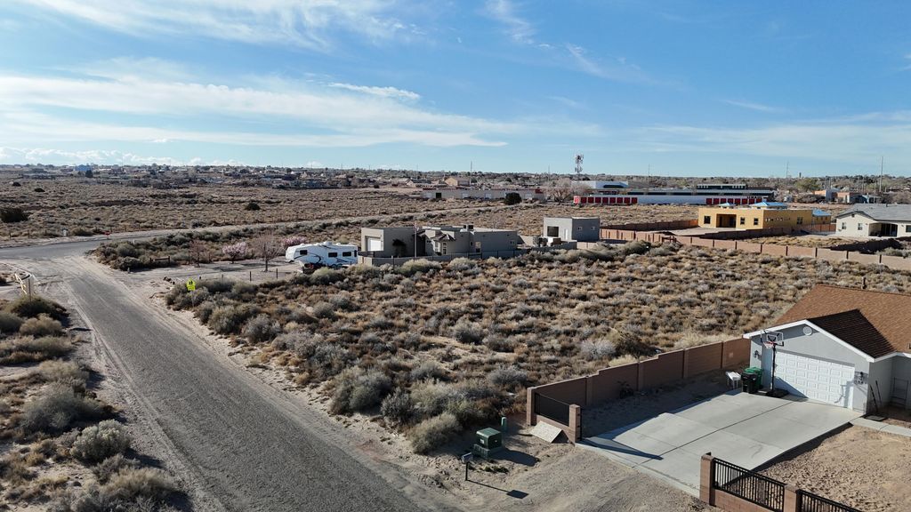 Image 3 of property listing at 1867 12th Avenue SE, Rio Rancho, NM 87124
