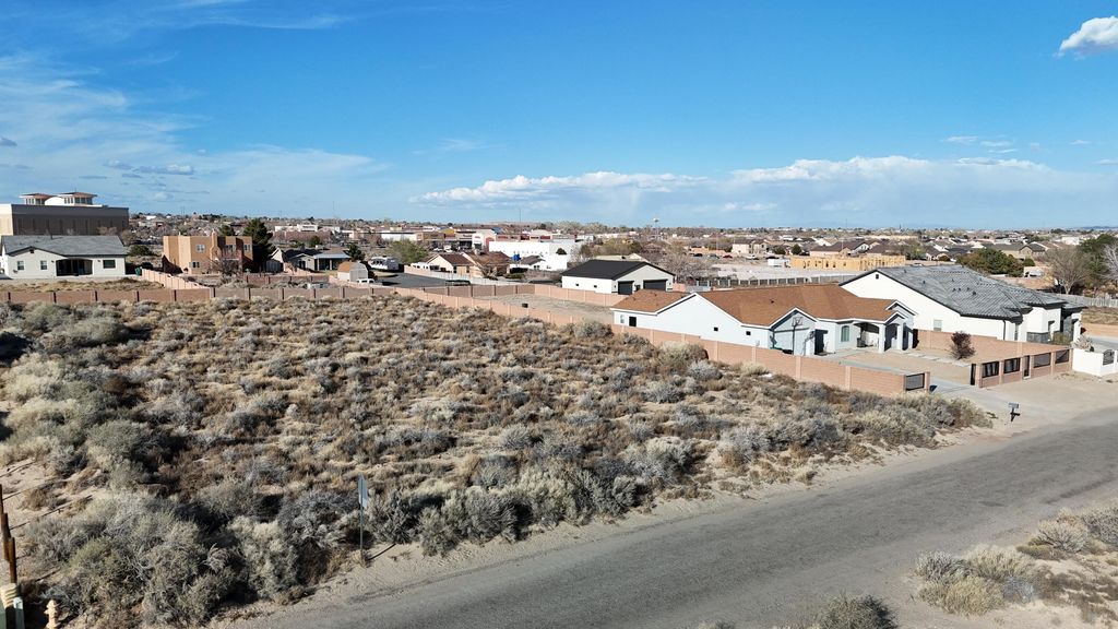 Image 5 of property listing at 1867 12th Avenue SE, Rio Rancho, NM 87124