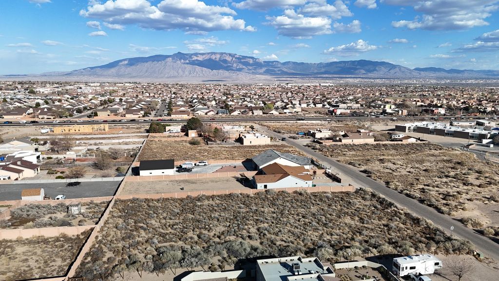 Image 6 of property listing at 1867 12th Avenue SE, Rio Rancho, NM 87124