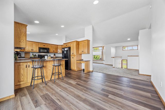 4216 34th Avenue S, Fargo, ND 58104