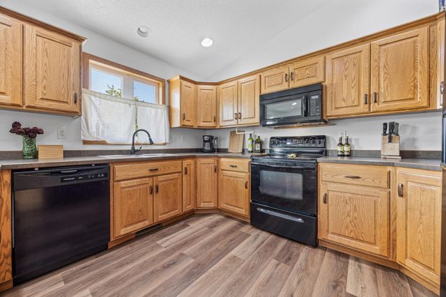 4216 34th Avenue S, Fargo, ND 58104