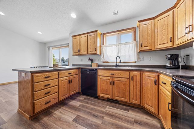 4216 34th Avenue S, Fargo, ND 58104