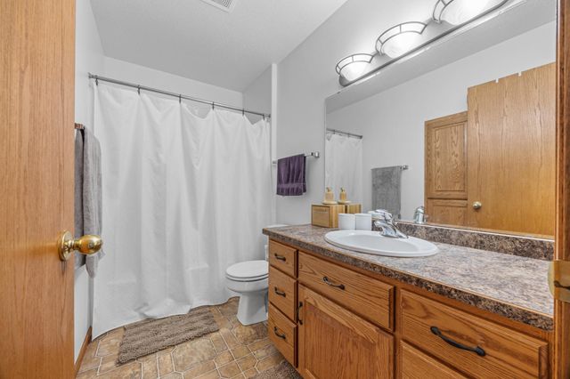 4216 34th Avenue S, Fargo, ND 58104