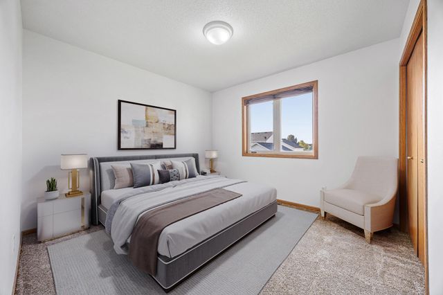 4216 34th Avenue S, Fargo, ND 58104