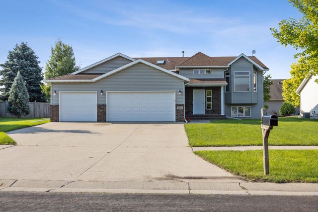 4216 34th Avenue S, Fargo, ND 58104