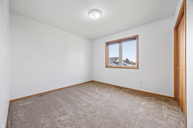 4216 34th Avenue S, Fargo, ND 58104