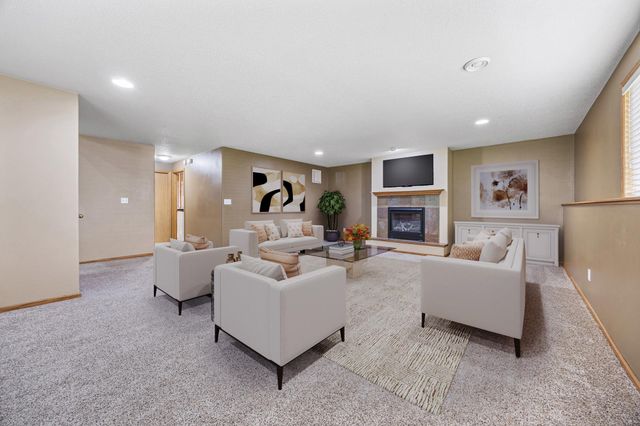 4216 34th Avenue S, Fargo, ND 58104