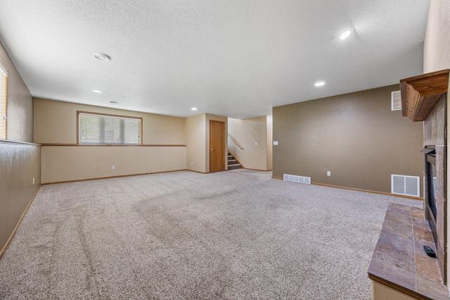 4216 34th Avenue S, Fargo, ND 58104