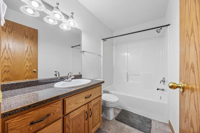 4216 34th Avenue S, Fargo, ND 58104