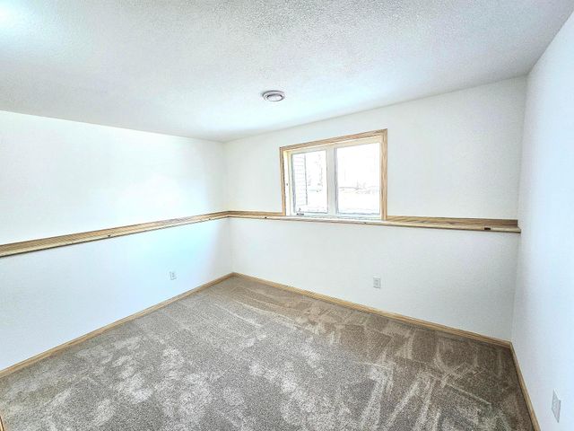 4216 34th Avenue S, Fargo, ND 58104