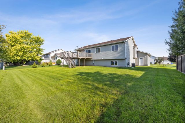 4216 34th Avenue S, Fargo, ND 58104