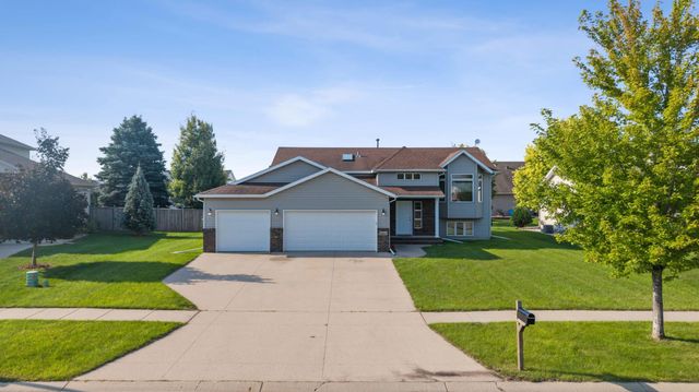 4216 34th Avenue S, Fargo, ND 58104