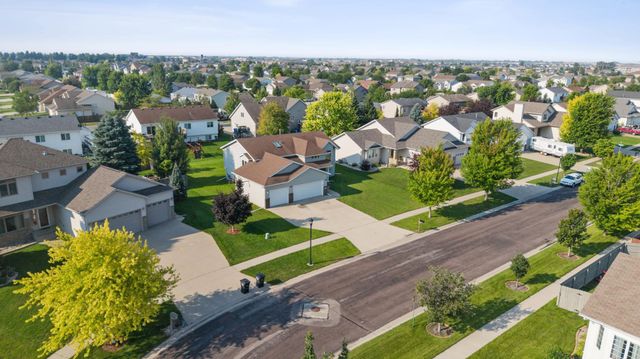 4216 34th Avenue S, Fargo, ND 58104