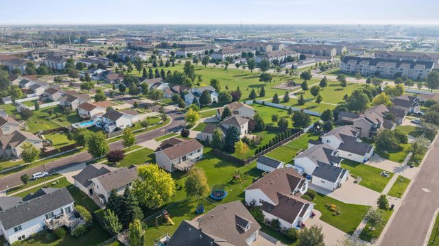 4216 34th Avenue S, Fargo, ND 58104