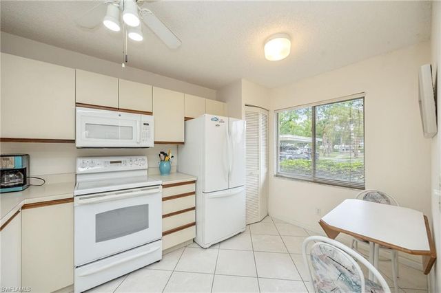 5950 Amherst DR A101, Naples, FL 34112