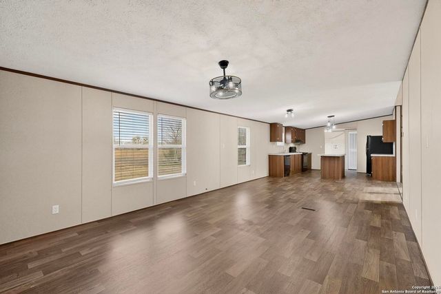 19124 La Gloria, Elmendorf, TX 78112